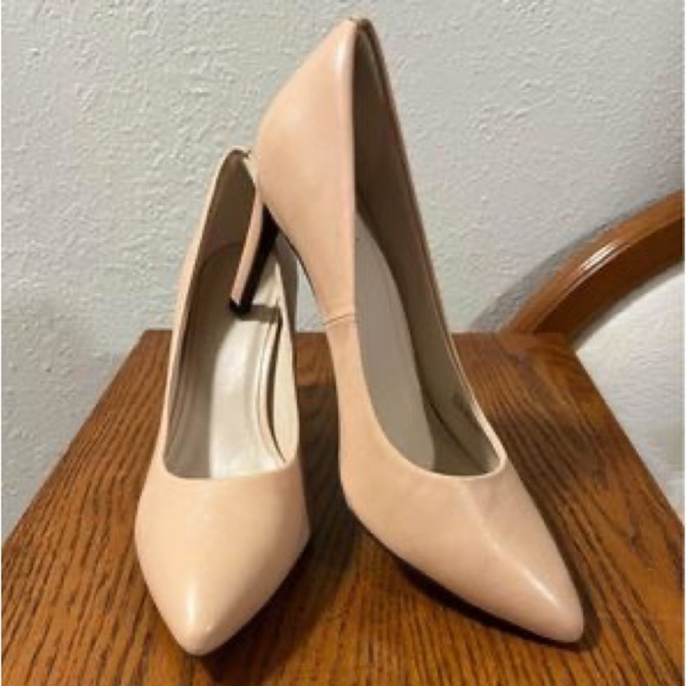 Cole Haan Amelia Grand Pumps size 9.
